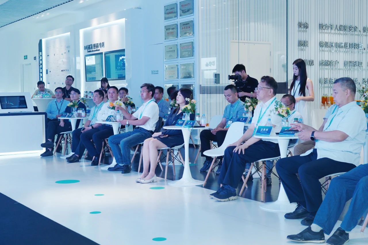 1752461710836168.jpg fd1a1856-886f-4f93-a59a-add5dd6b69bb.jpg